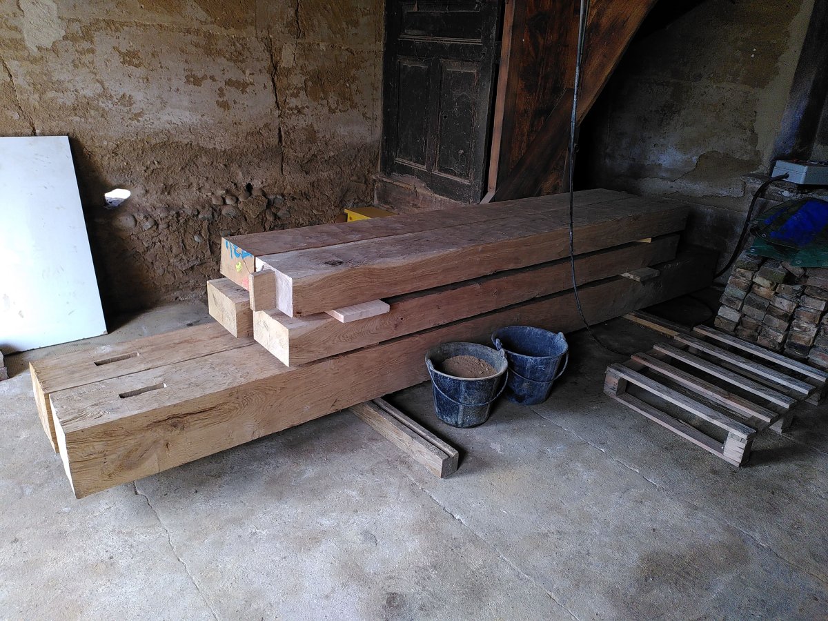 Cadre en chêne équarri, assemblage en tenon-mortaise