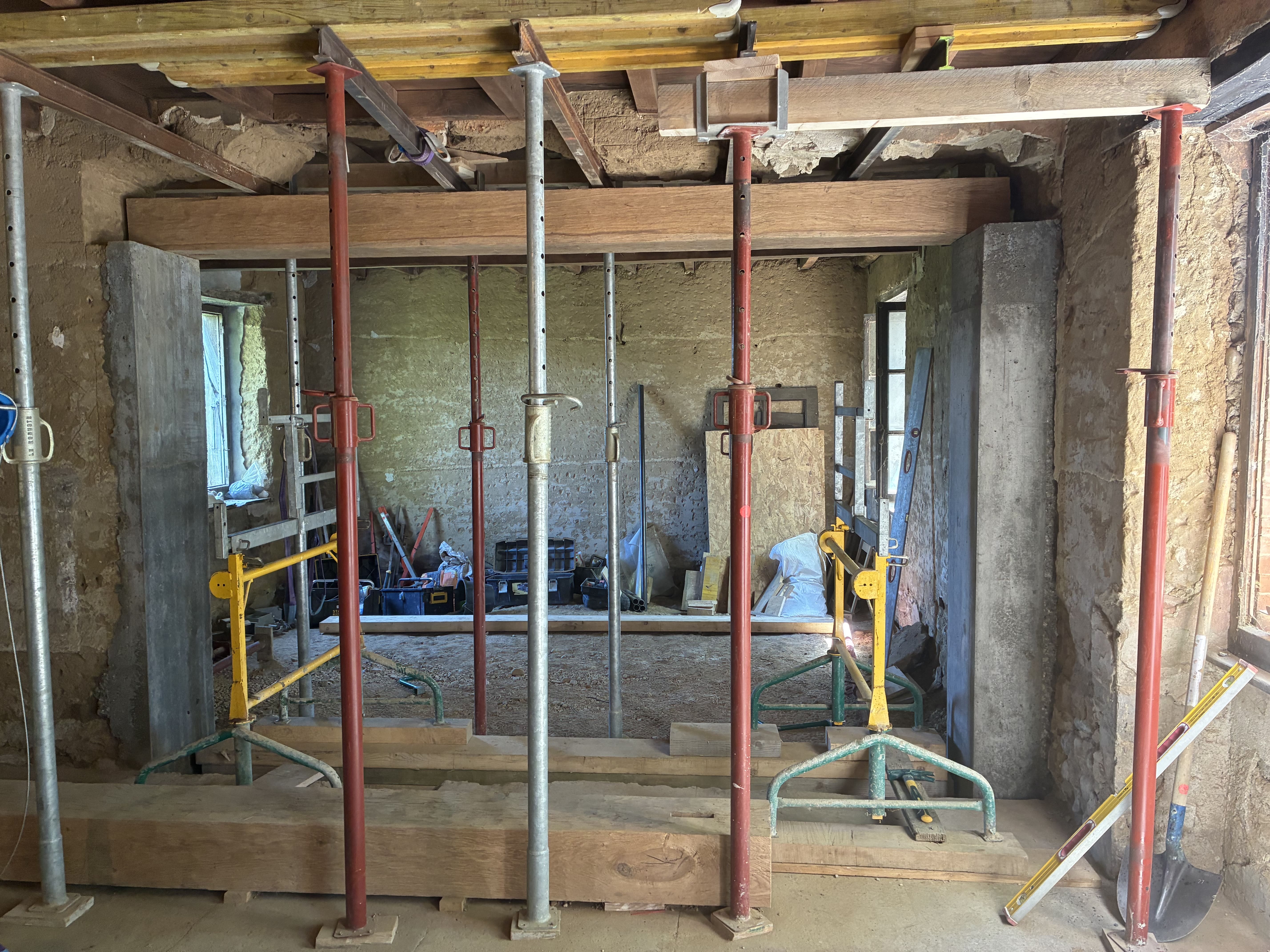 Pose de linteaux sur jambages béton