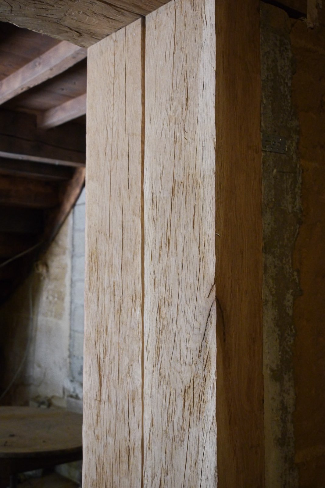 Jambages bois, chêne équarri à la hache